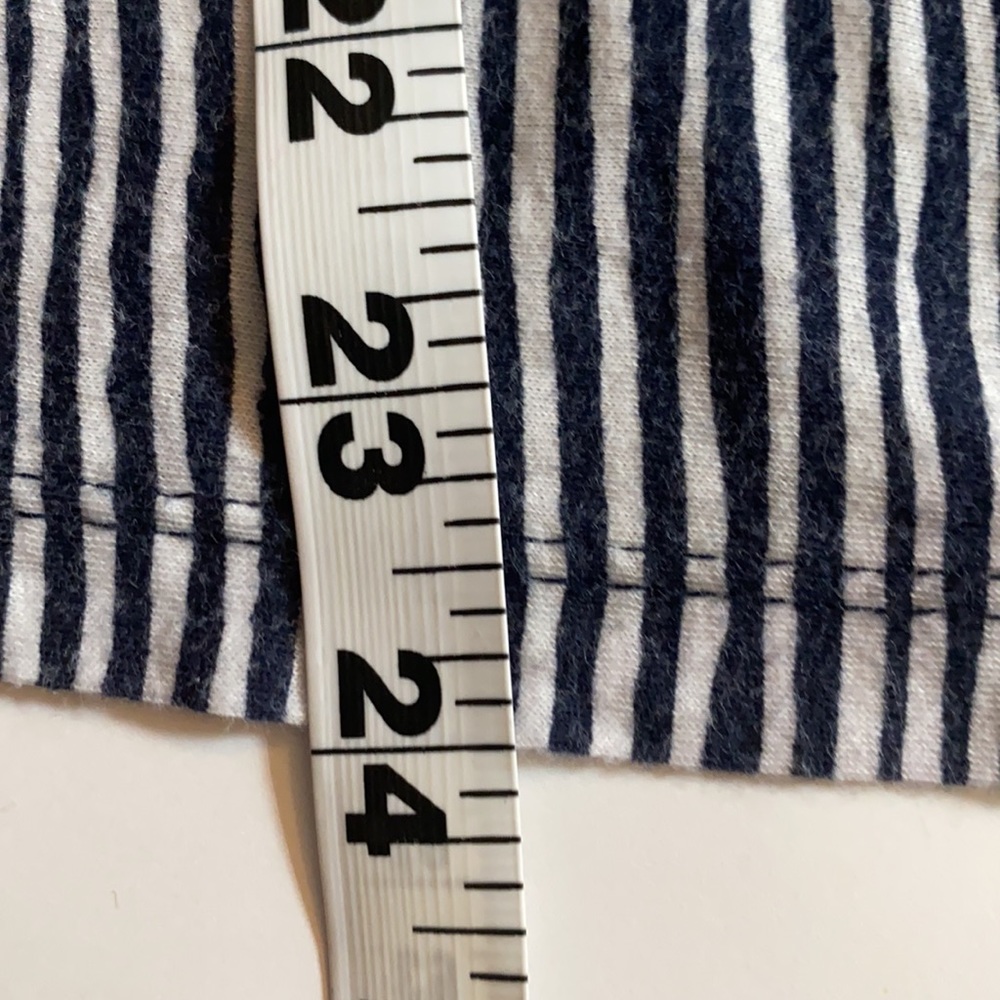 ✨EUC- Old Navy Women’s Top Size Med - Picture 5 of 5